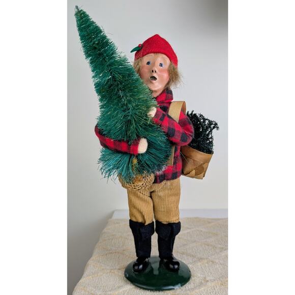 Byers' Choice Caroler 1992 Boy w/ Pine Tree and Basket Red Plaid Coat Vintage - Picture 2 of 11
